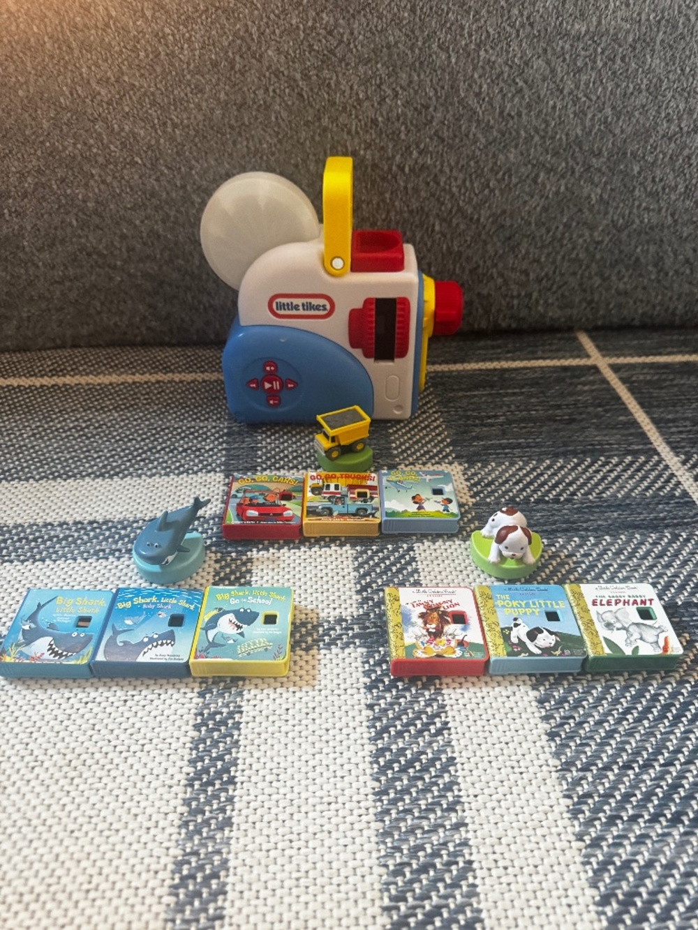 Little Tikes Story Dream Machine Bundle | 9 Stories + 3 Figures!